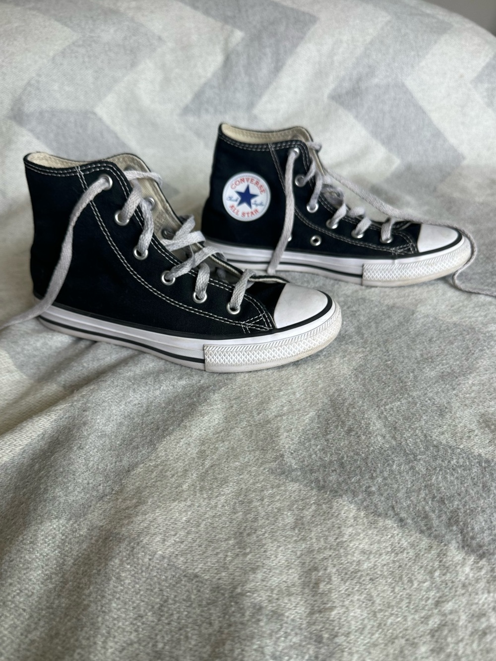 Converse Kids size 1 Classic Chuck Taylor High Top